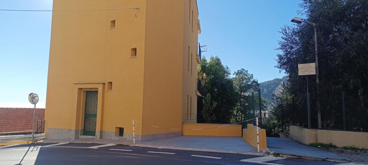 Апартаменты Casa Di Claude Con Posto Auto Финале Лигуре Экстерьер фото
